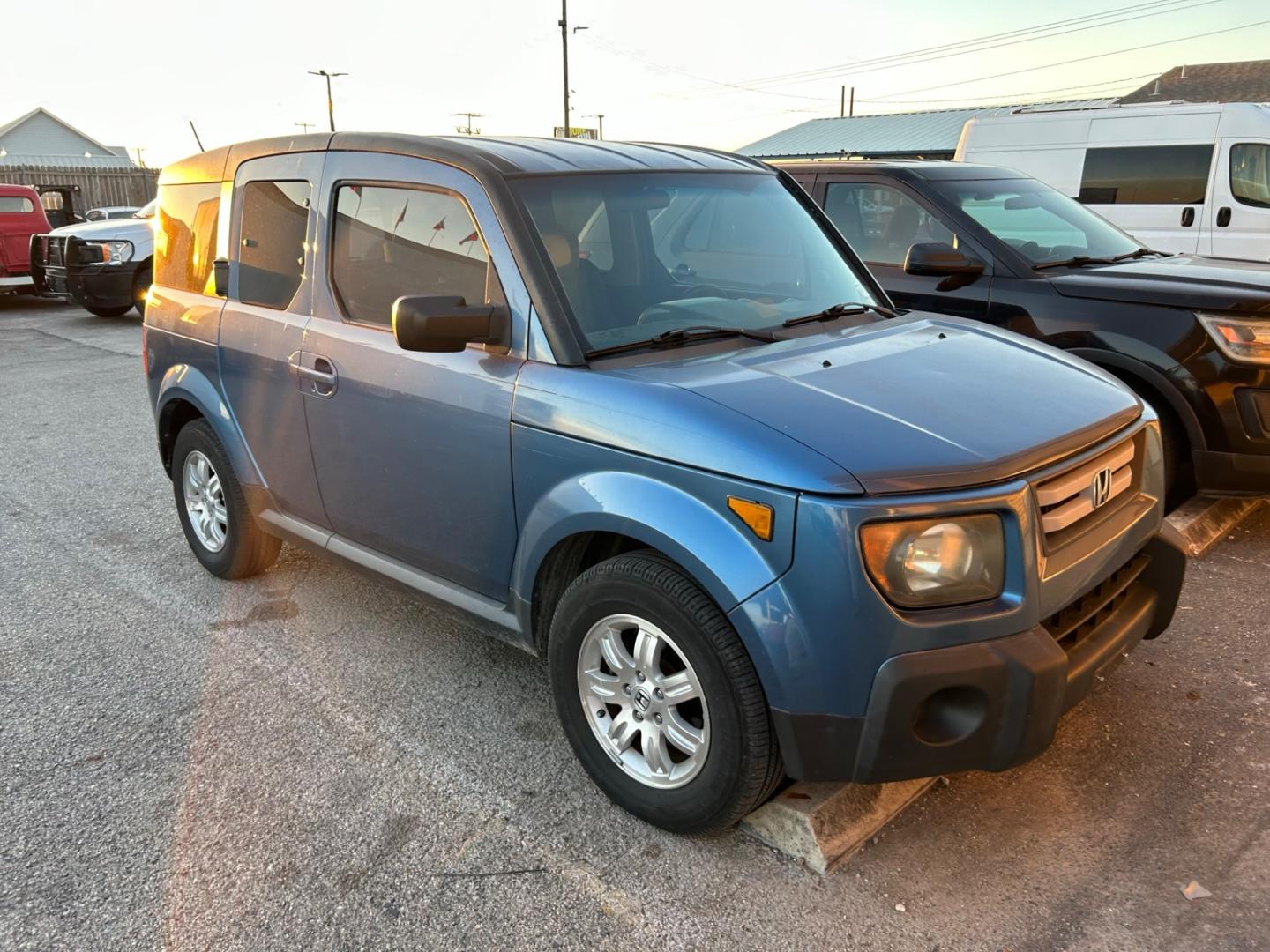 2008 Honda Element EX 2WD AT (5J6YH18788L) with an 2.4L L4 DOHC 16V engine, 5-Speed Automatic Overdrive transmission, located at 1687 Business 35 S, New Braunfels, TX, 78130, (830) 625-7159, 29.655487, -98.051491 - Photo#1